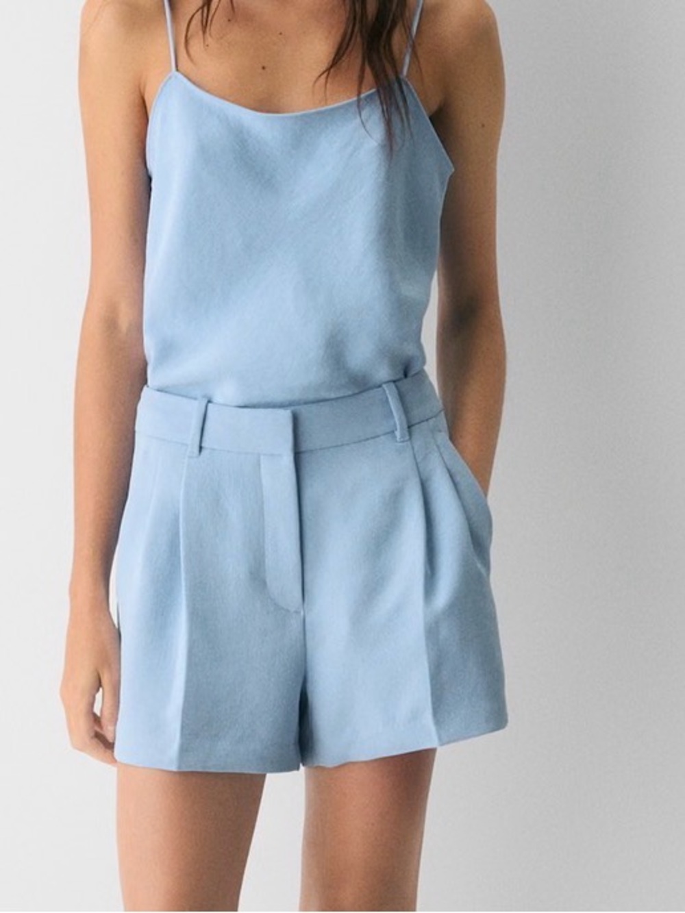 Aritzia The Effortless Short Blue Crepette Sz 8